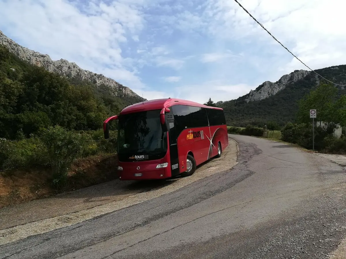 Iveco Domino coach from the Redentours fleet, touring-coach configuration